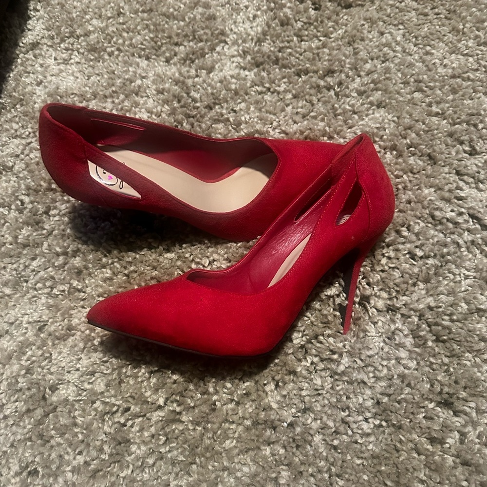 New Red pumps - Picture 8 of 8